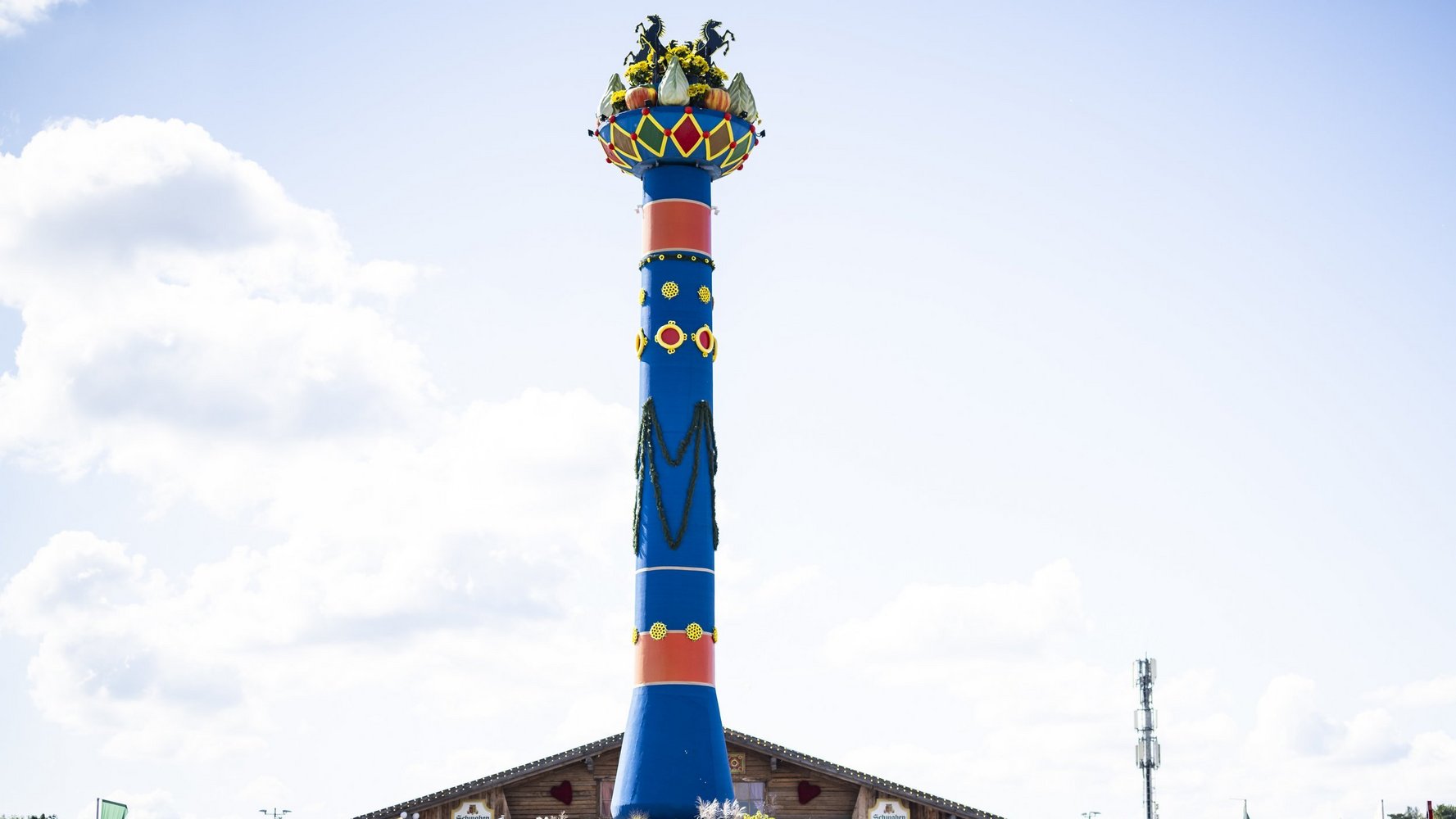 Die Fruchtsäule auf dem Info-Pavillon auf dem Wasen.