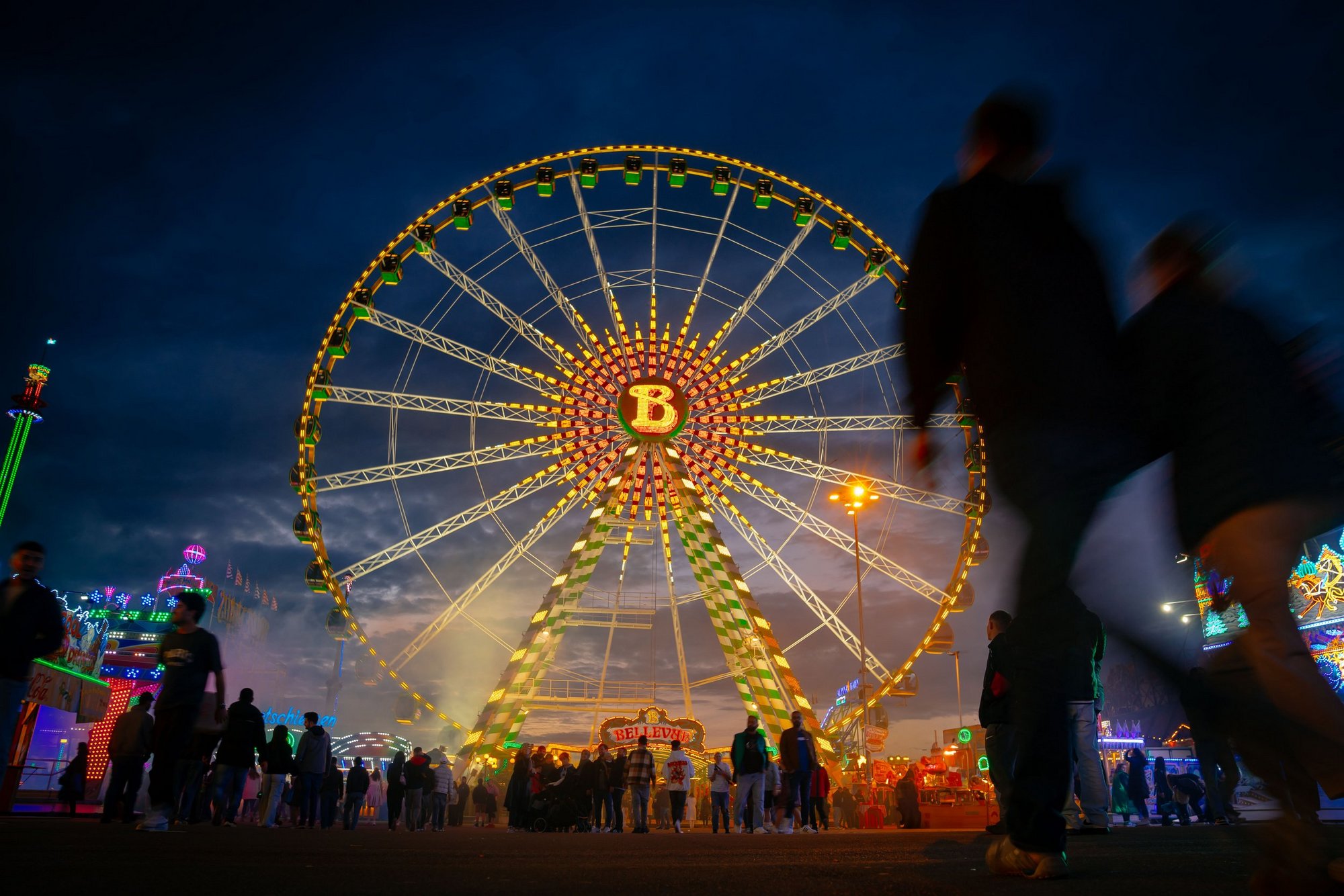 Riesenrad bei Nacht.