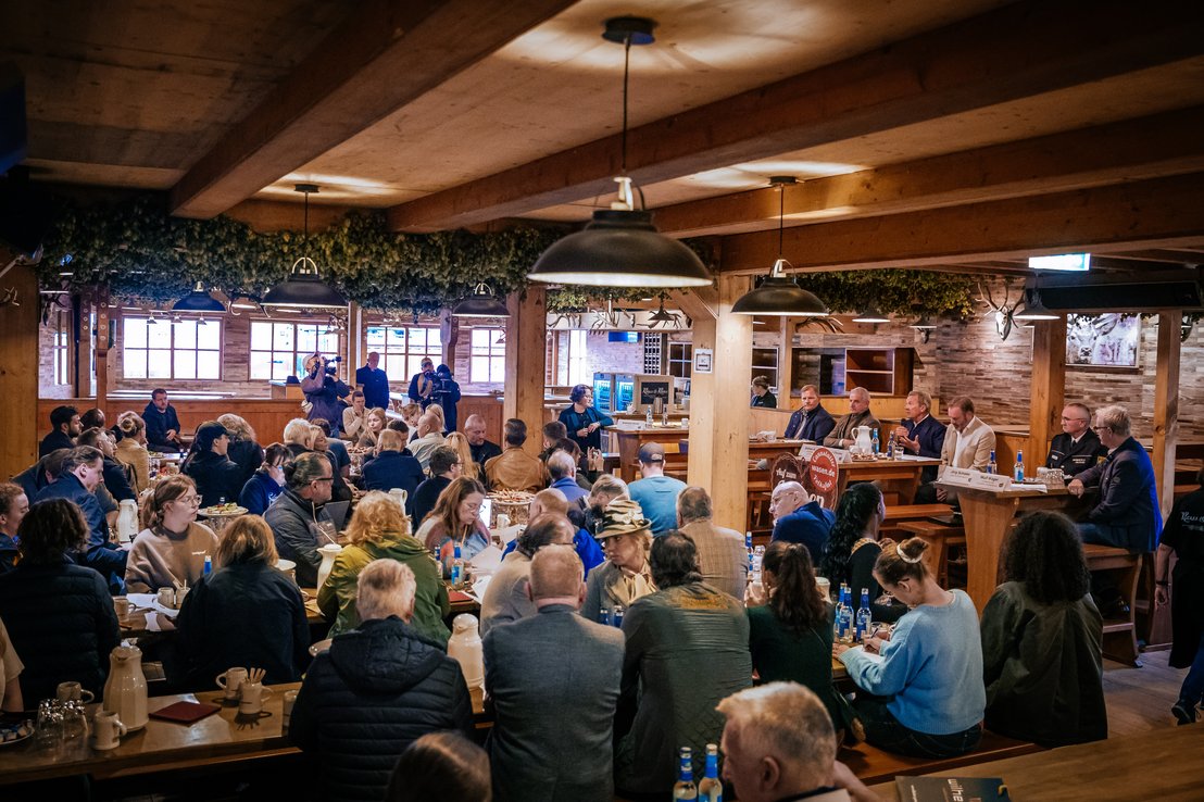 Eröffnungspressekonferenz im Dinkelacker Festzelt Klauss und Klauss