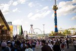 Traditioneller Volksfest-Auftakt mit Fassanstich und Umzug
