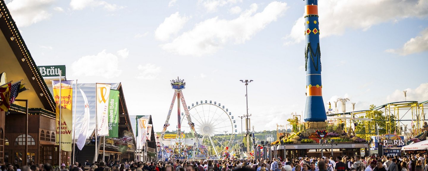 Traditioneller Volksfest-Auftakt mit Fassanstich und Umzug
