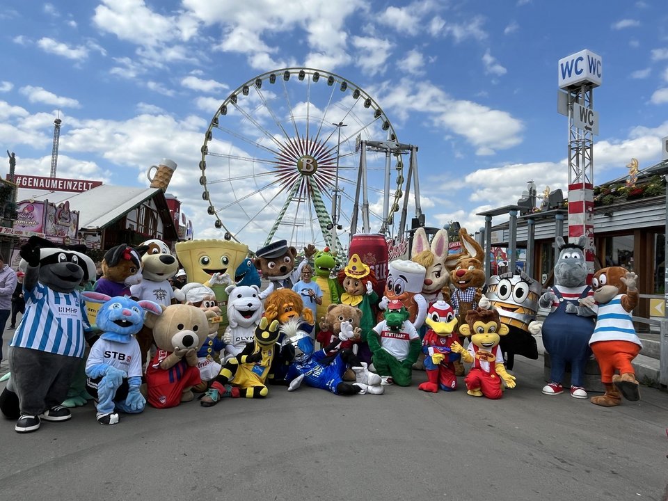 Großes Maskottchen-Treffen - wuseliger Wasen