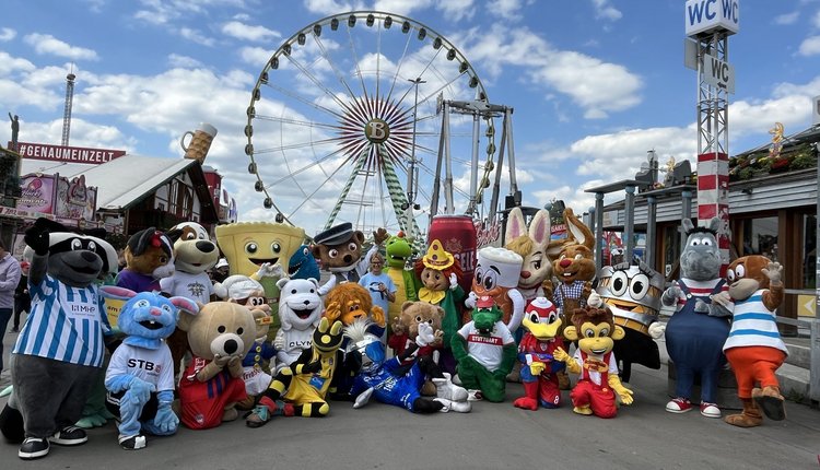 Großes Maskottchen-Treffen - wuseliger Wasen